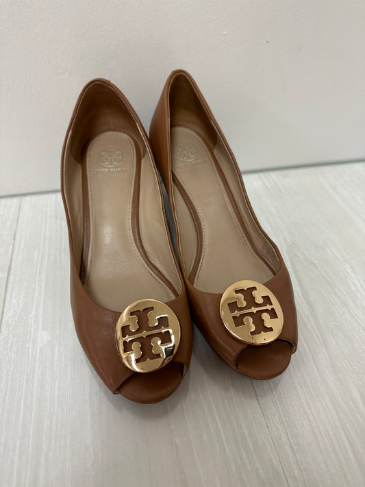 Shoes Designer By Tory Burch In Tan, Size: 8