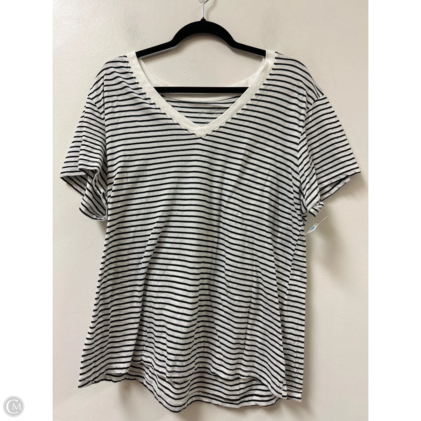 Top Short Sleeve By Universal Thread In Striped Pattern, Size: Xl