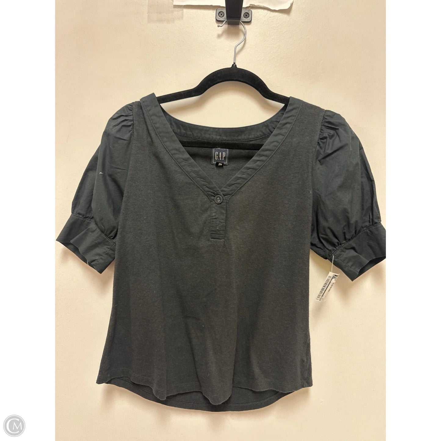 Top Short Sleeve By Gap In Grey, Size: Xs