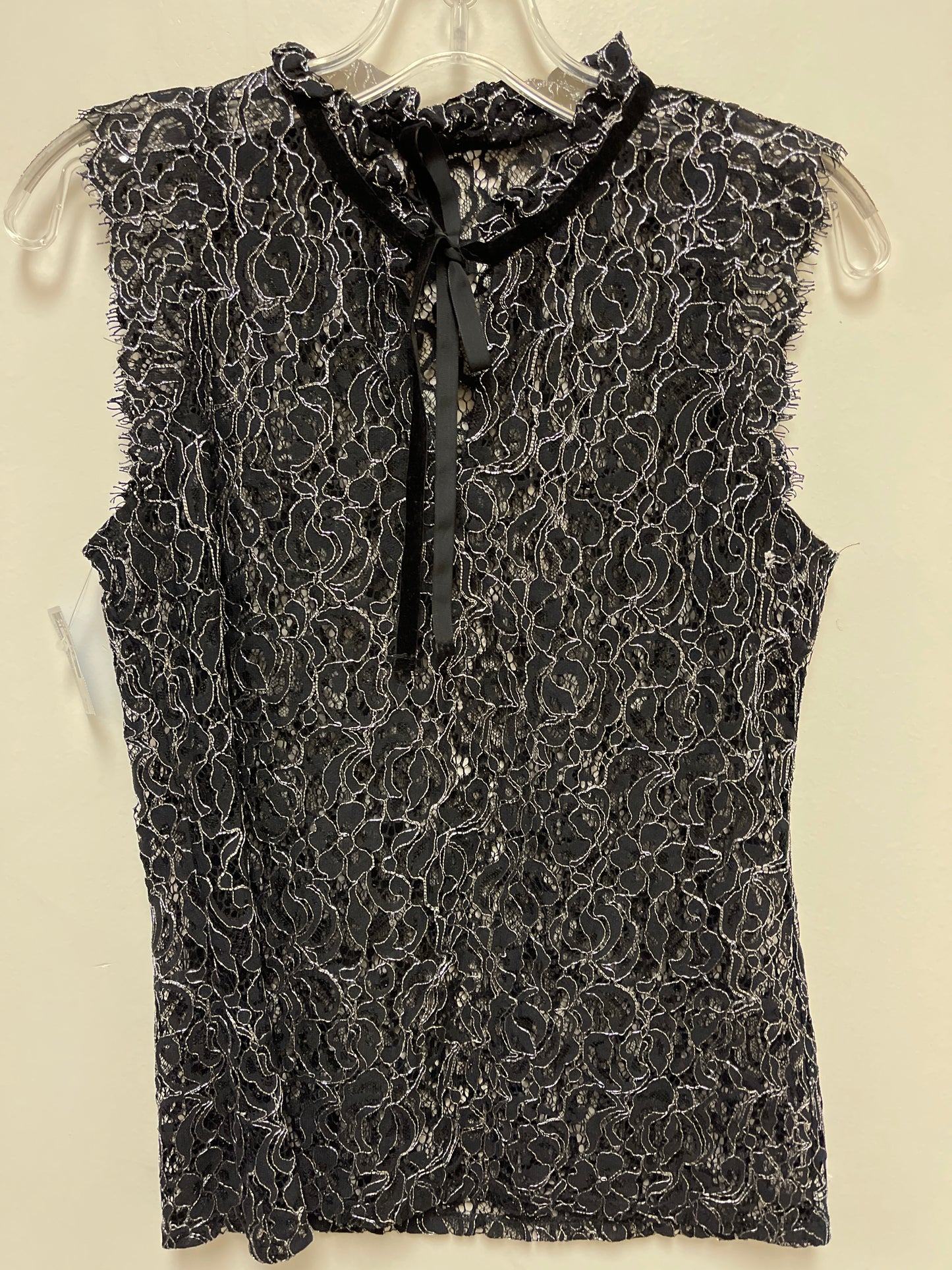 Top Short Sleeve By Clothes Mentor In Black, Size: S