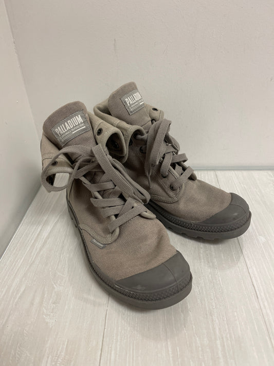 Shoes Sneakers By Cmc In Grey, Size: 8.5