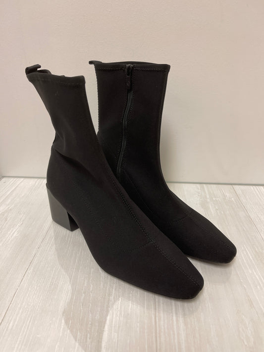 Boots Ankle Heels By Donald Pliner In Black, Size: 10