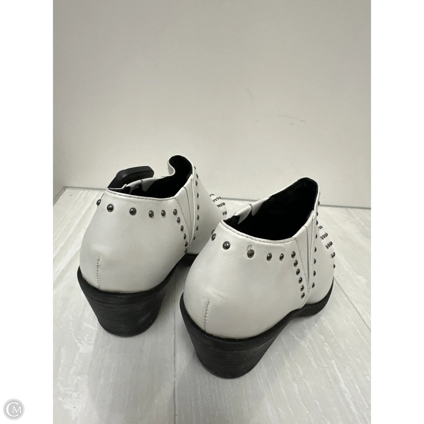 Boots Ankle Heels By Geox Shoes In White, Size: 6