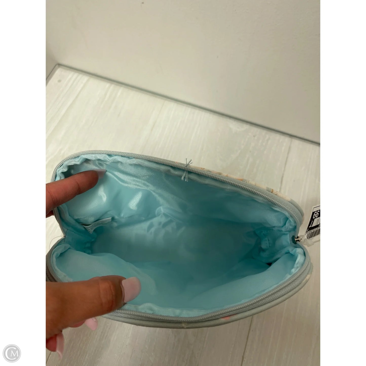 Makeup Bag By Clothes Mentor, Size: Medium