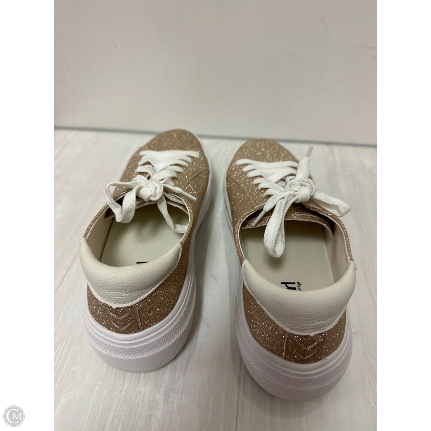 Shoes Sneakers By Clothes Mentor In Gold, Size: 9
