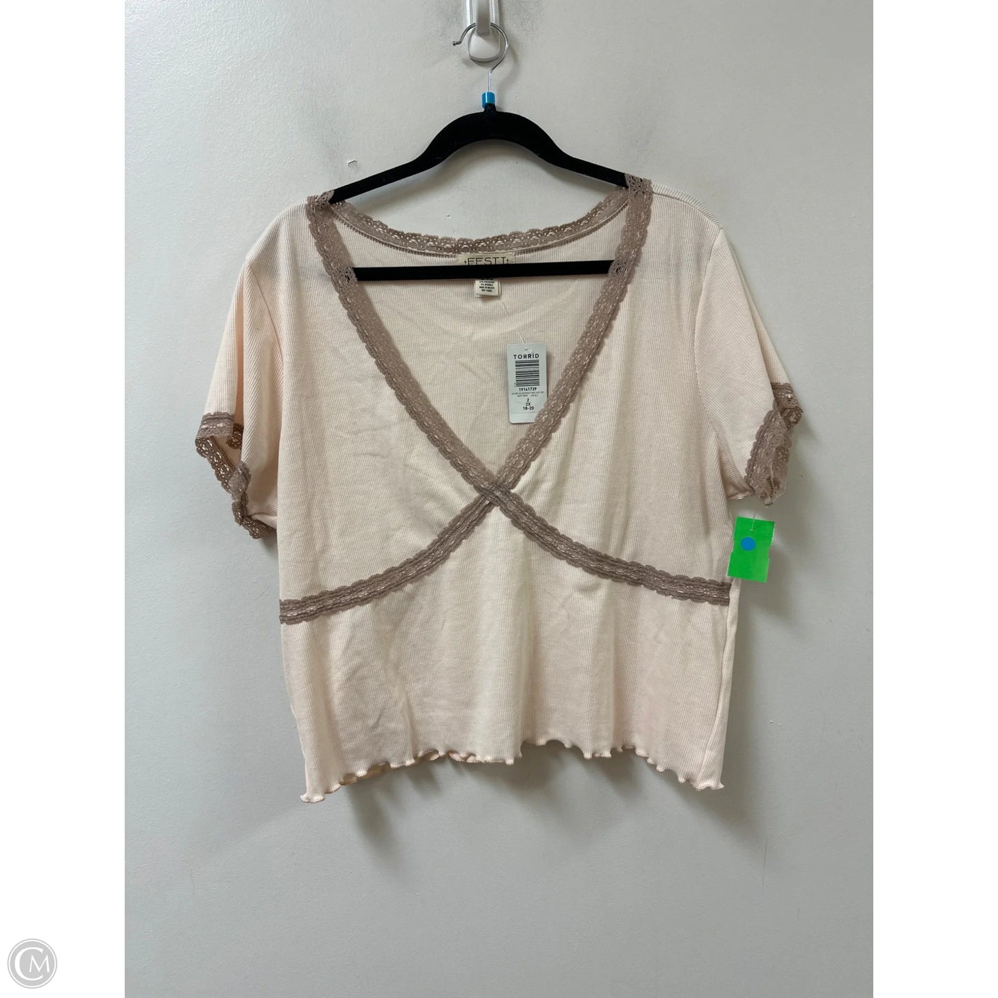 Top Short Sleeve By Torrid In Cream, Size: 2x