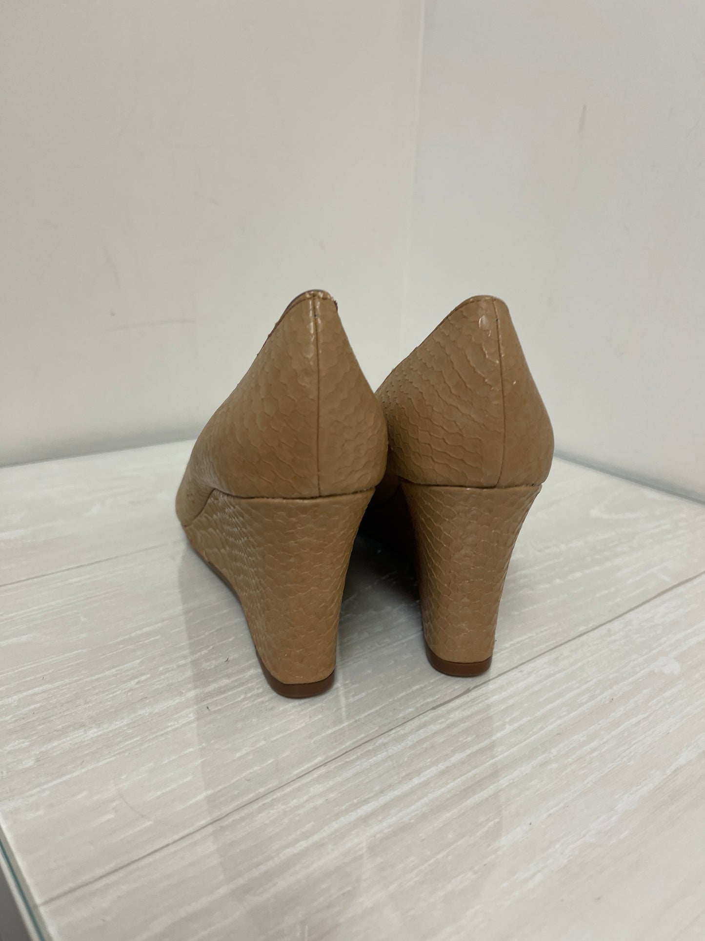 Shoes Heels Wedge By Lindsay Phillips In Gold, Size: 6.5