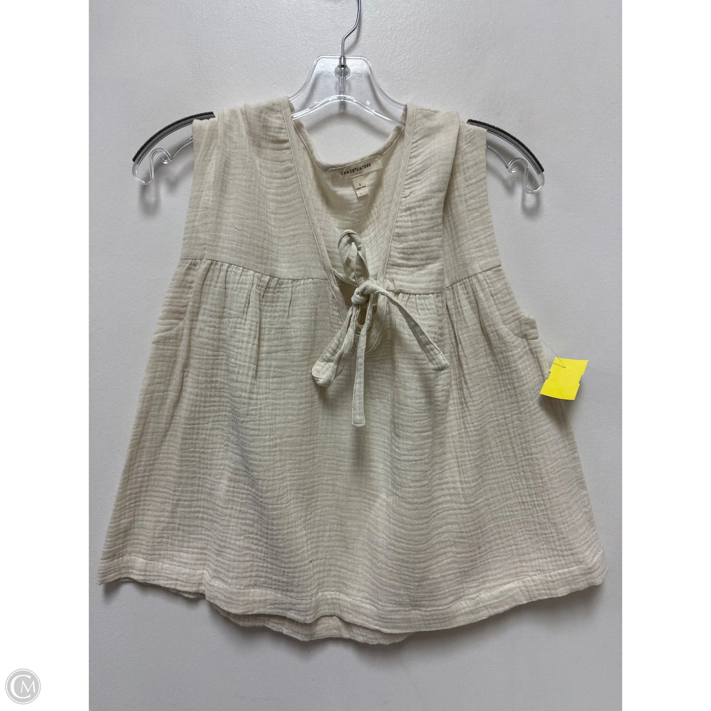 Top Sleeveless By Grade & Gather In Cream, Size: S
