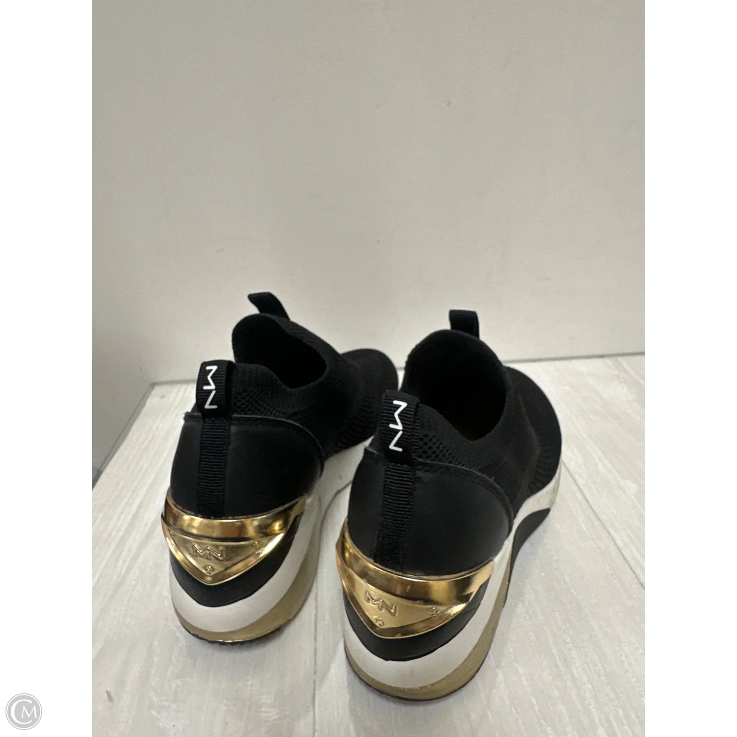 Shoes Sneakers By Clothes Mentor In Black, Size: 7.5