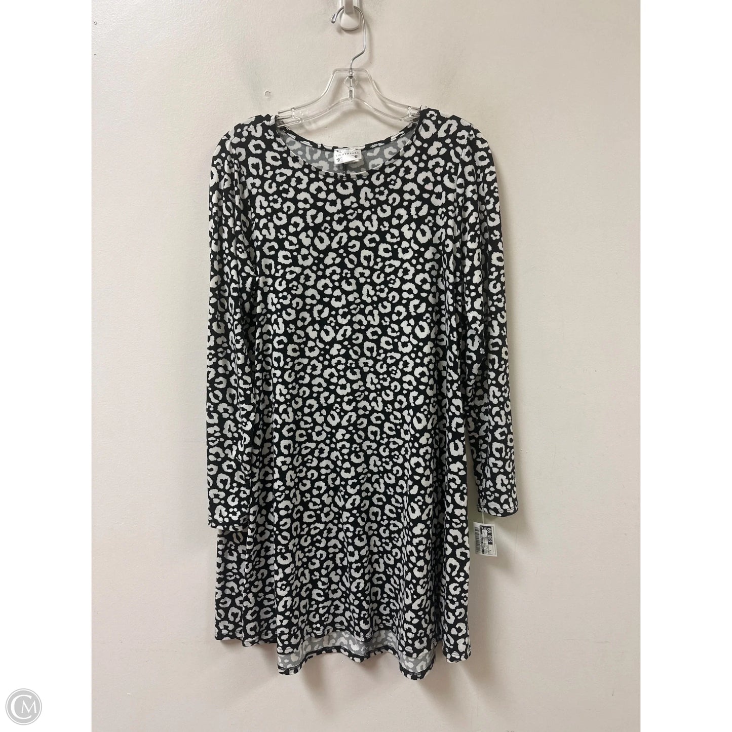 Dress Casual Short By Clothes Mentor In Black & White, Size: S