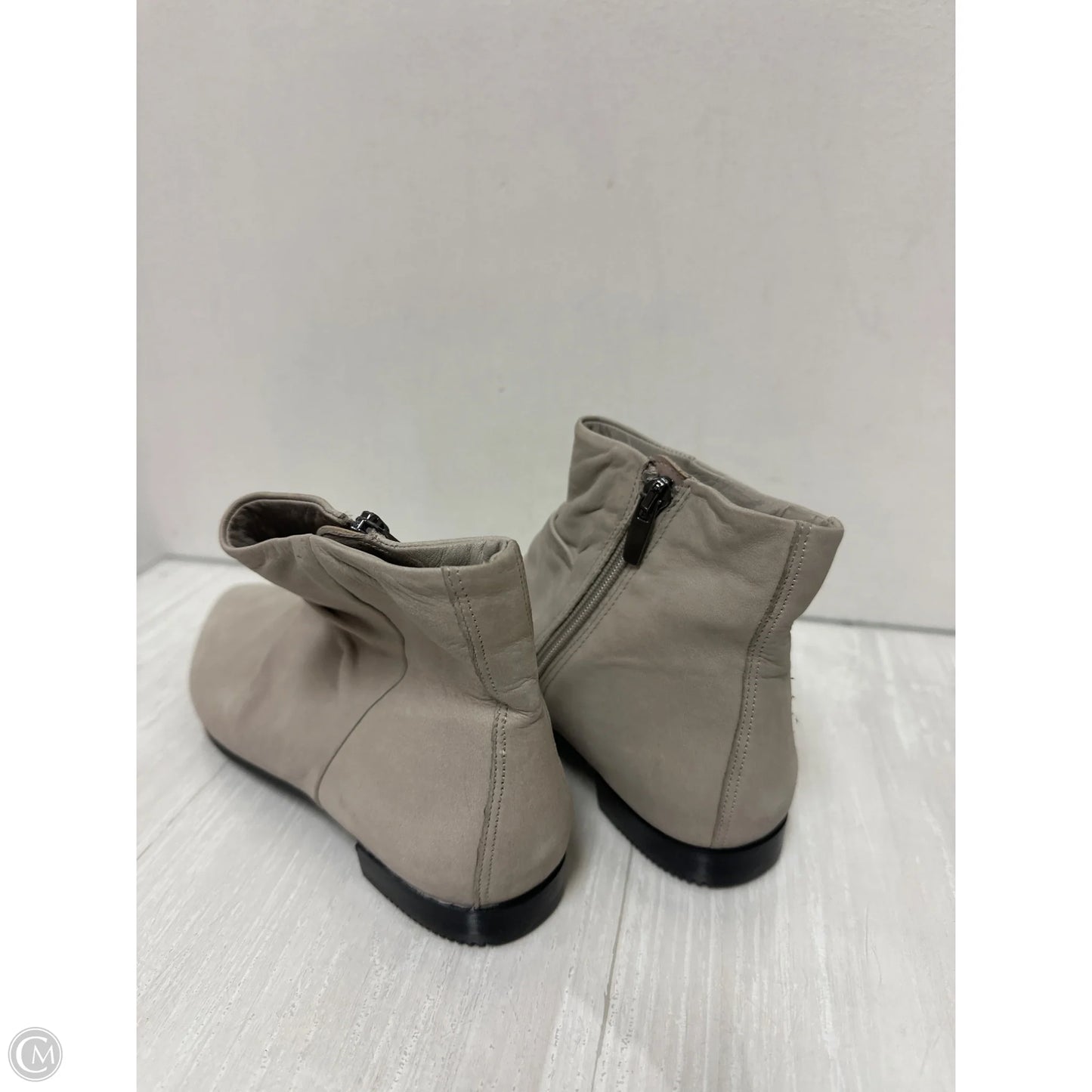 Boots Ankle Flats By Ecco In Cream, Size: 5.5