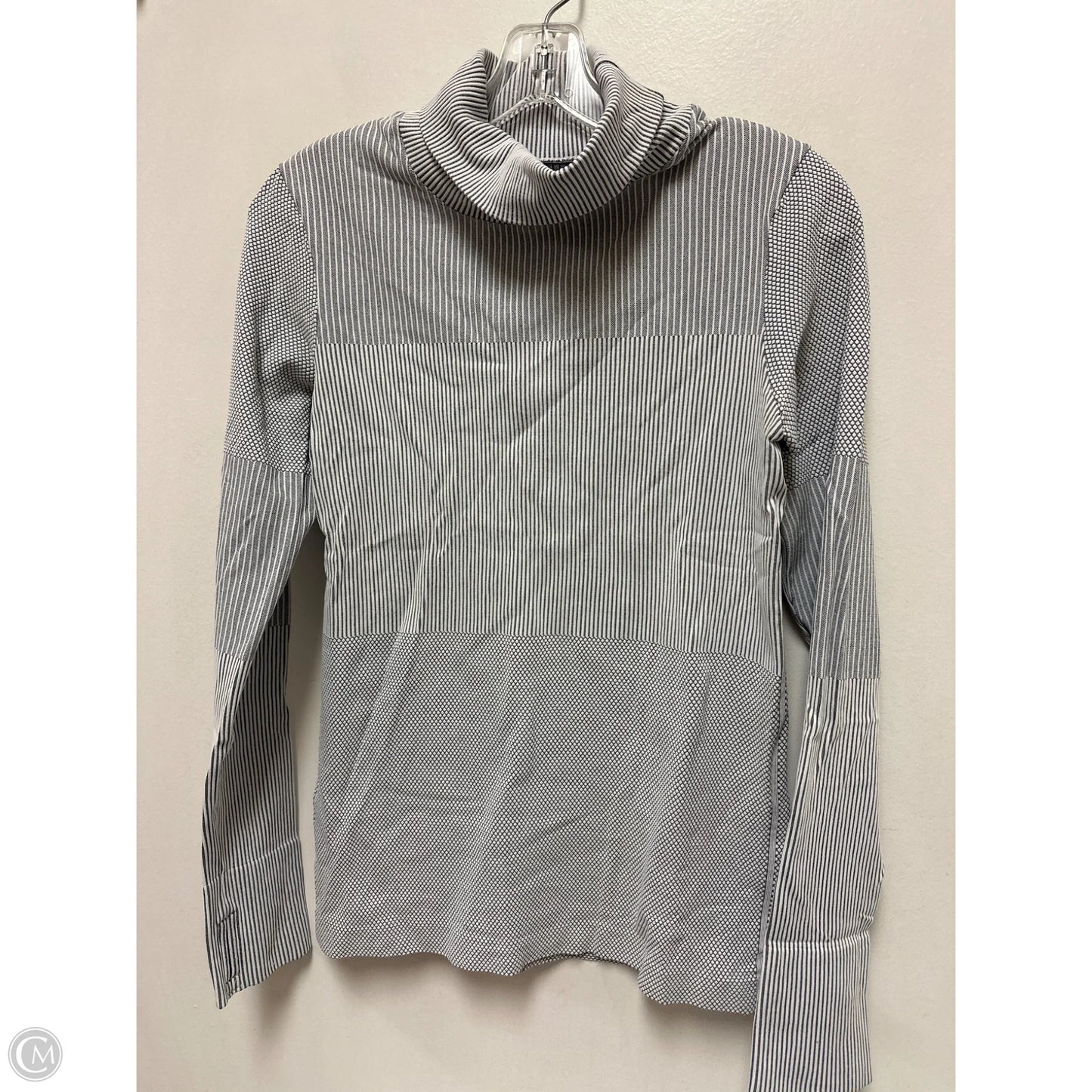 Athletic Top Long Sleeve Collar By Athleta In Grey & White, Size: M