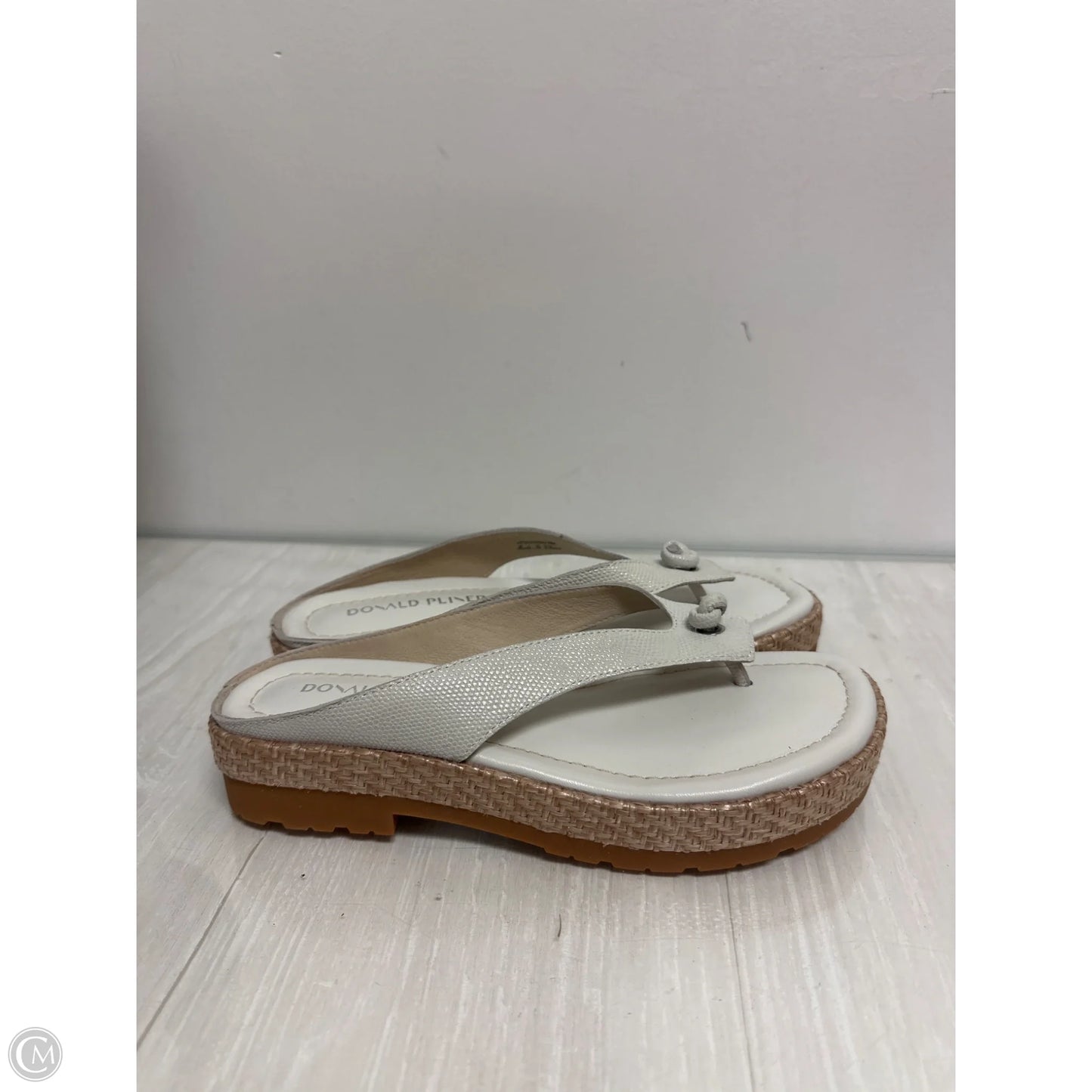 Sandals Flip Flops By Donald Pliner In White, Size: 8