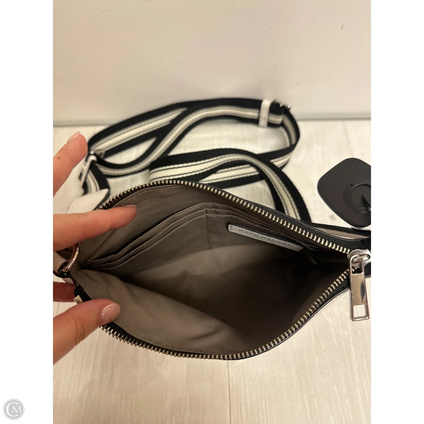 Crossbody Luxury Designer By Marc Jacobs, Size: Small