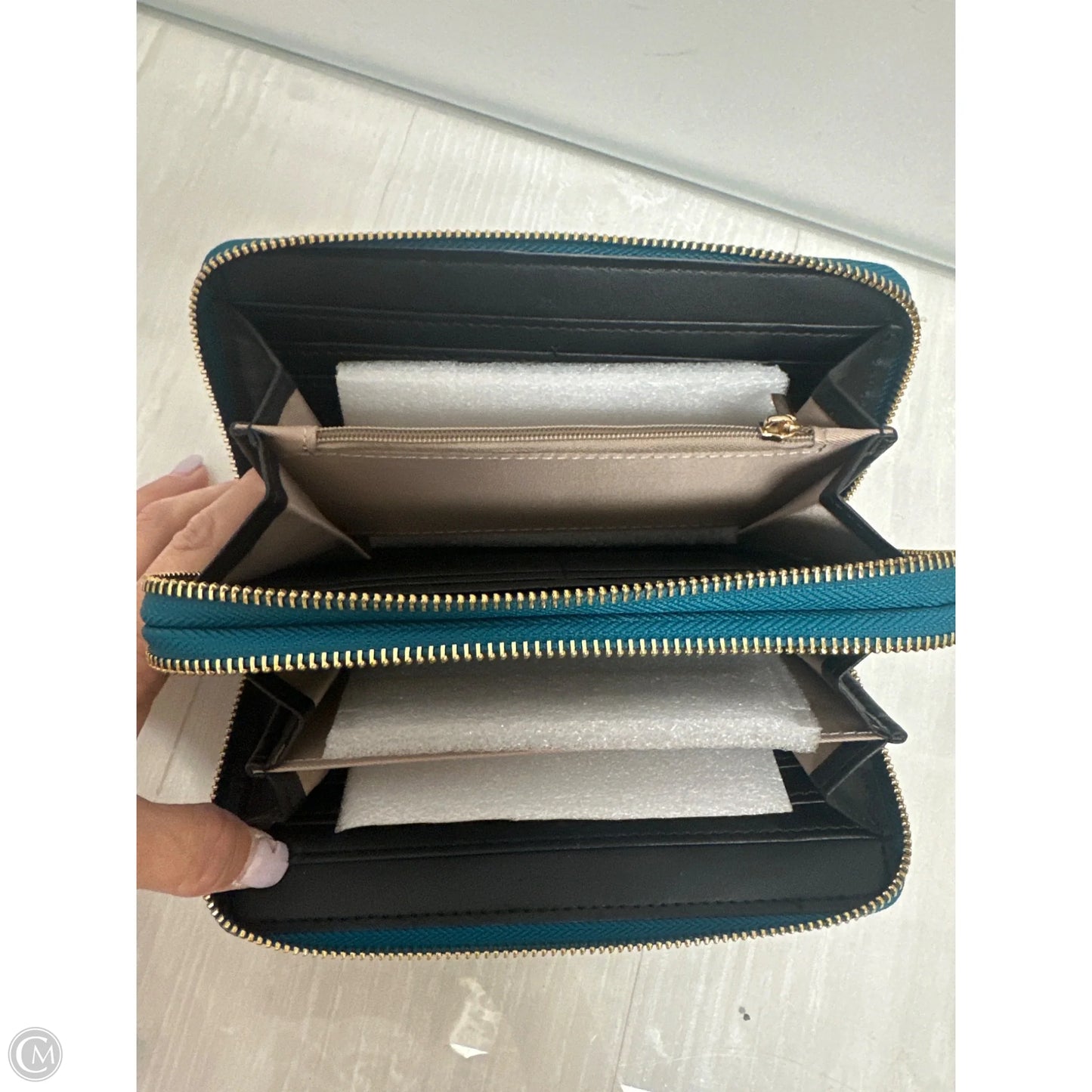 Wallet By Clothes Mentor, Size: Large