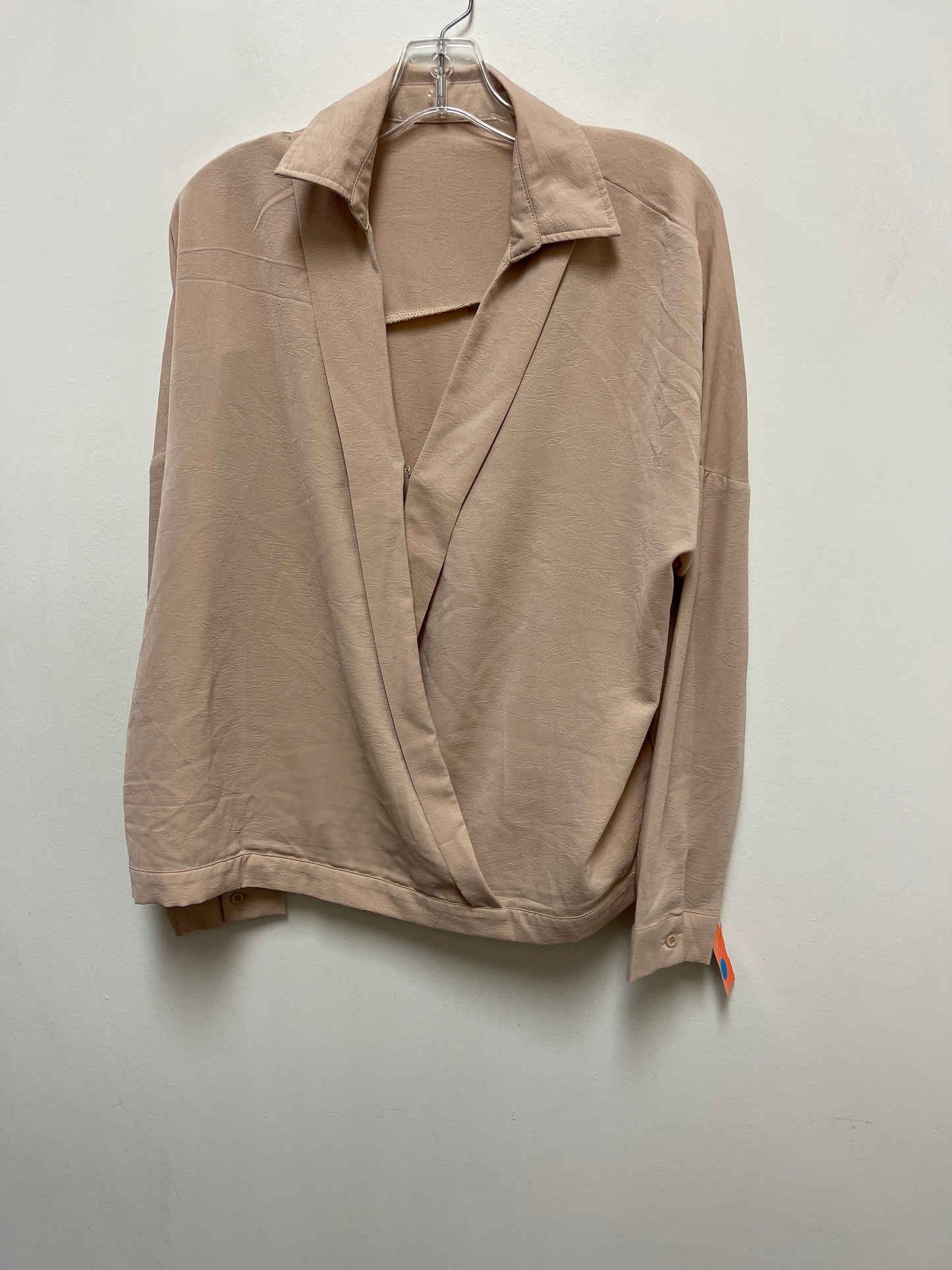 Top Long Sleeve By Clothes Mentor In Cream, Size: M