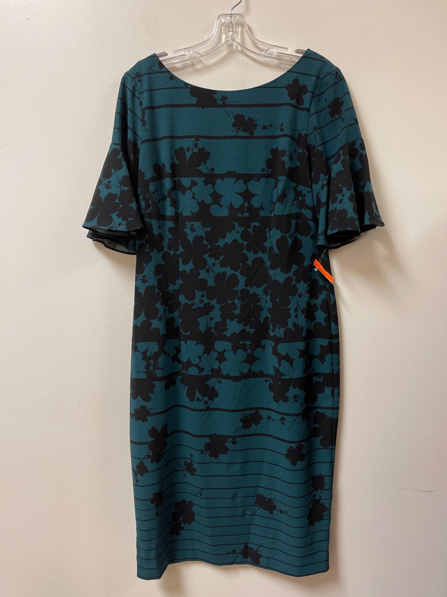 Dress Casual Short By Gabby Skye In Black & Green, Size: M