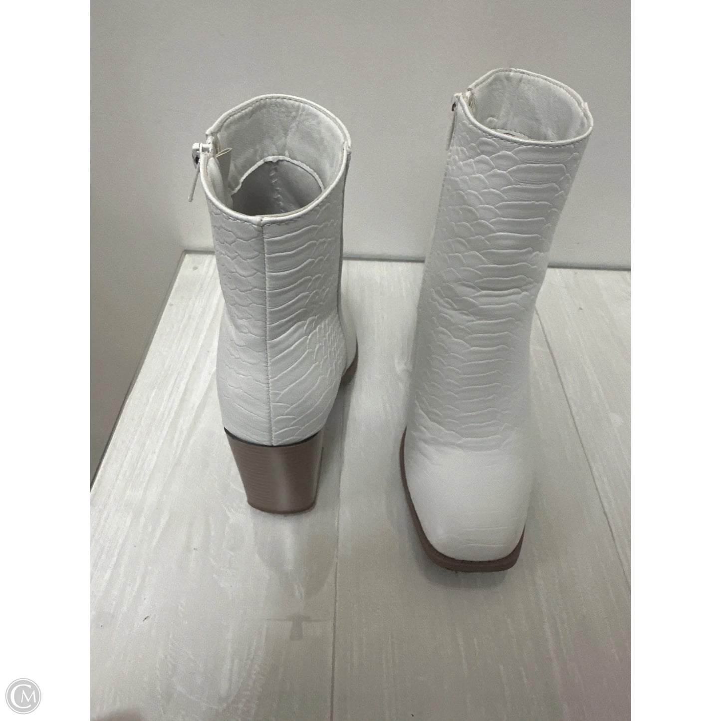 Boots Western By Clothes Mentor In White, Size: 6.5