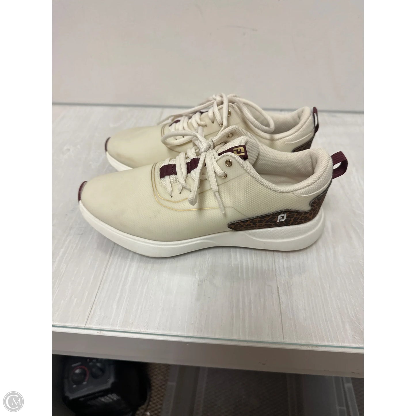 Shoes Athletic By Clothes Mentor In Cream & Red, Size: 7