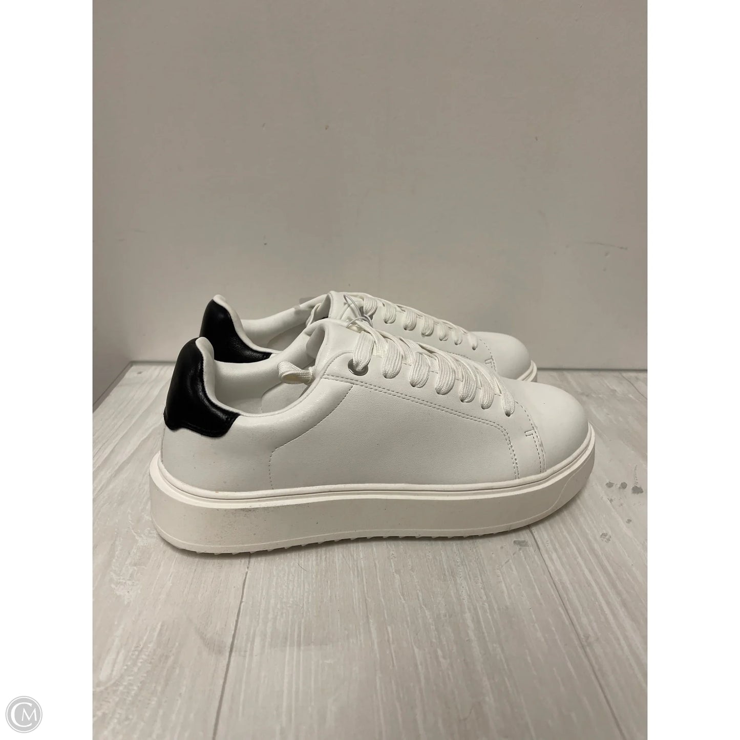 Shoes Sneakers By Torrid In White, Size: 10