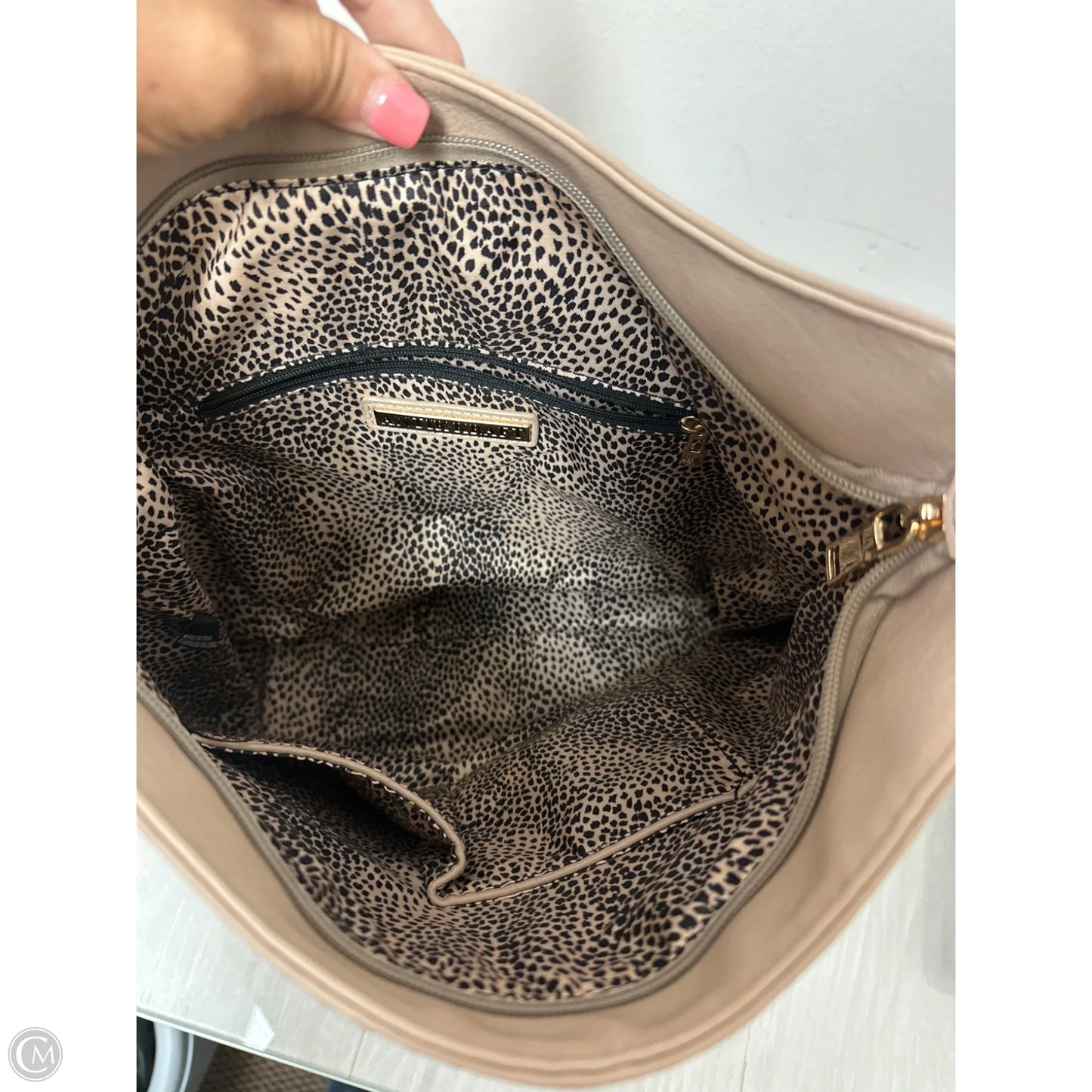 Handbag By Clothes Mentor, Size: Medium