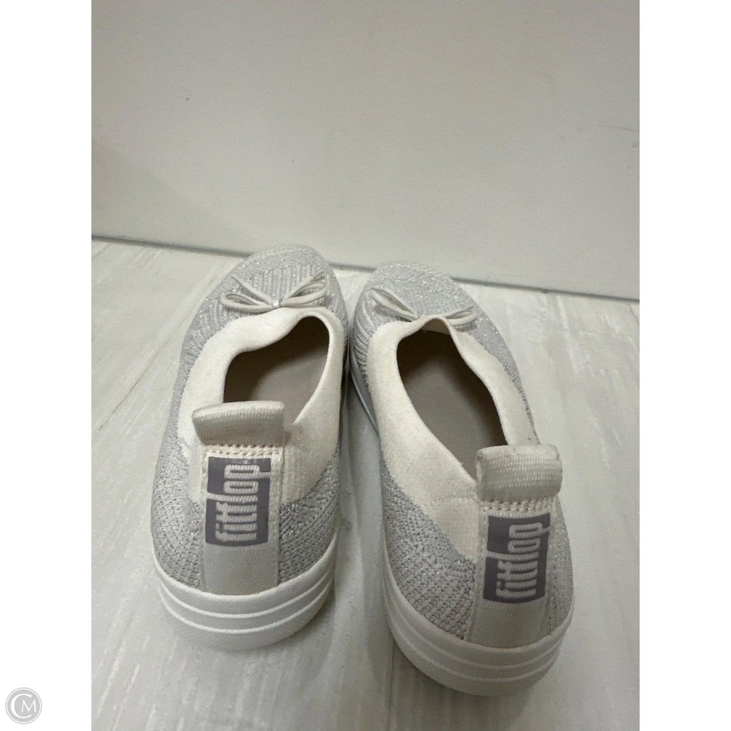Shoes Flats By Fitflop In Silver, Size: 8.5