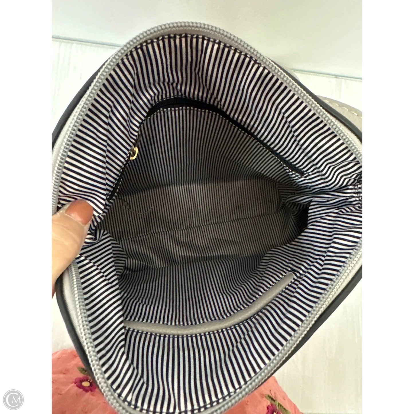 Crossbody By Clothes Mentor, Size: Medium