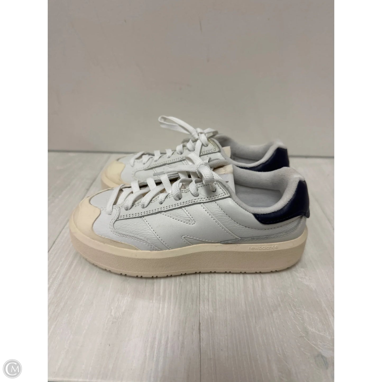 Shoes Sneakers By New Balance In White, Size: 5.5