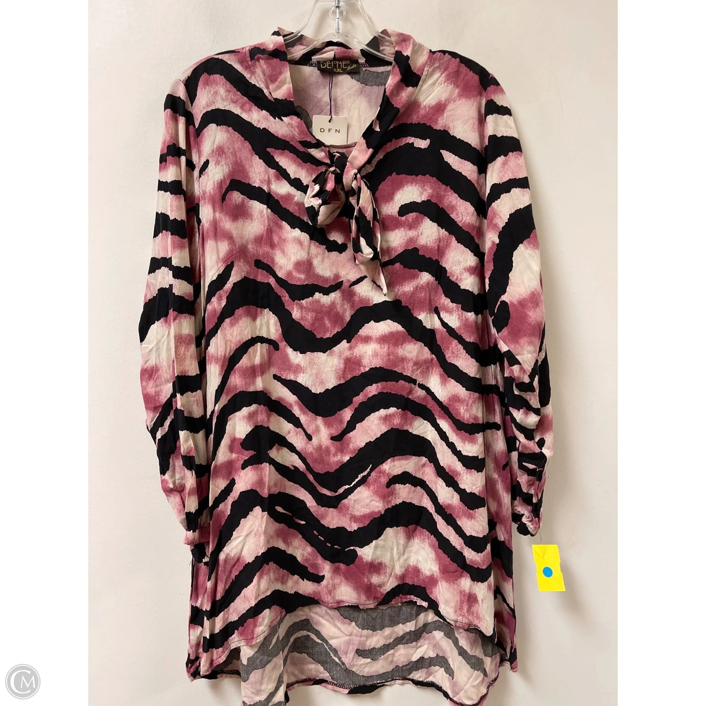 Top Long Sleeve By Clothes Mentor In Black & Pink, Size: 1x