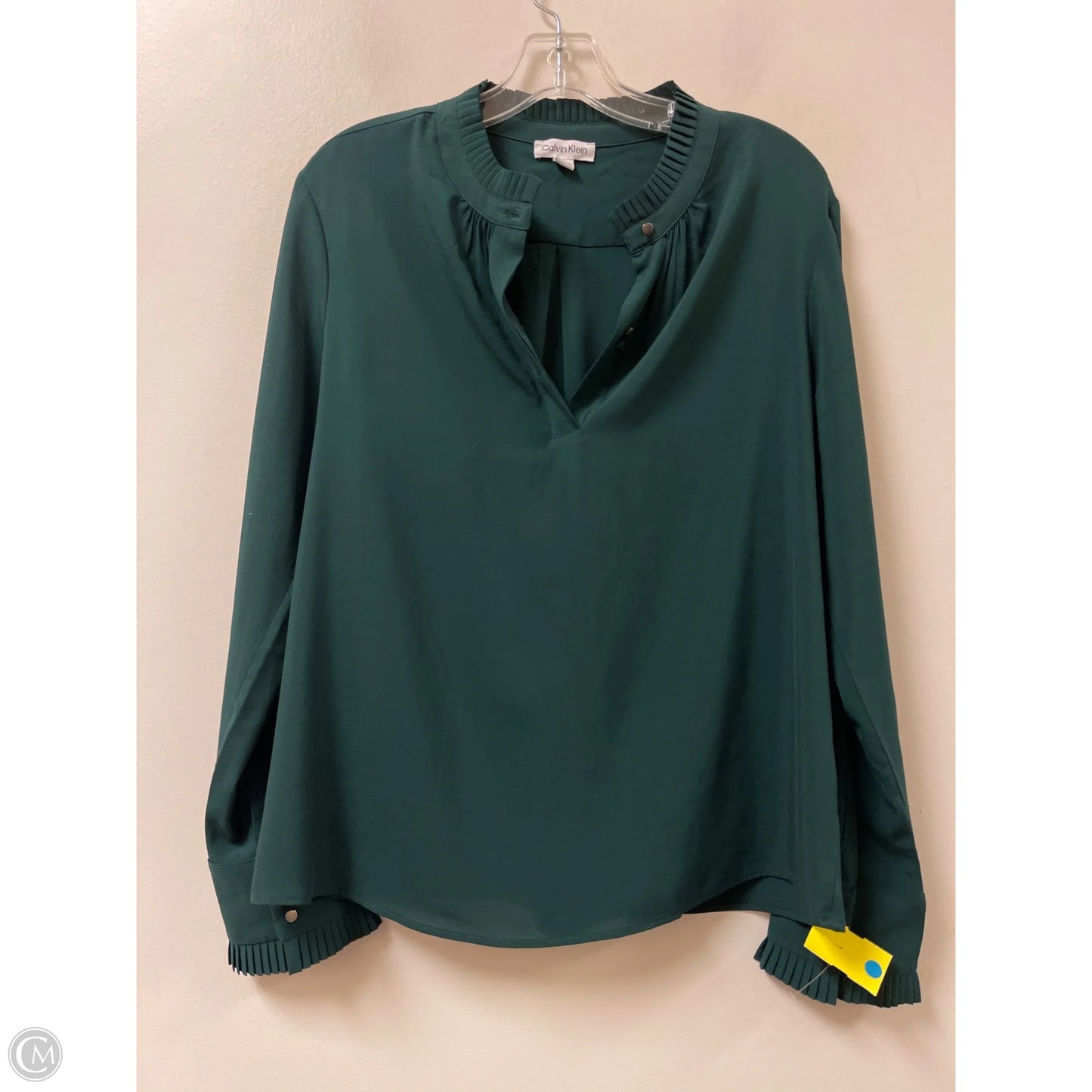Top Long Sleeve By Calvin Klein In Green, Size: M