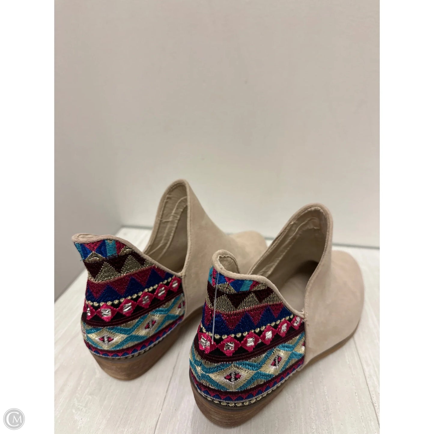 Boots Ankle Flats By Clothes Mentor In Cream, Size: 10