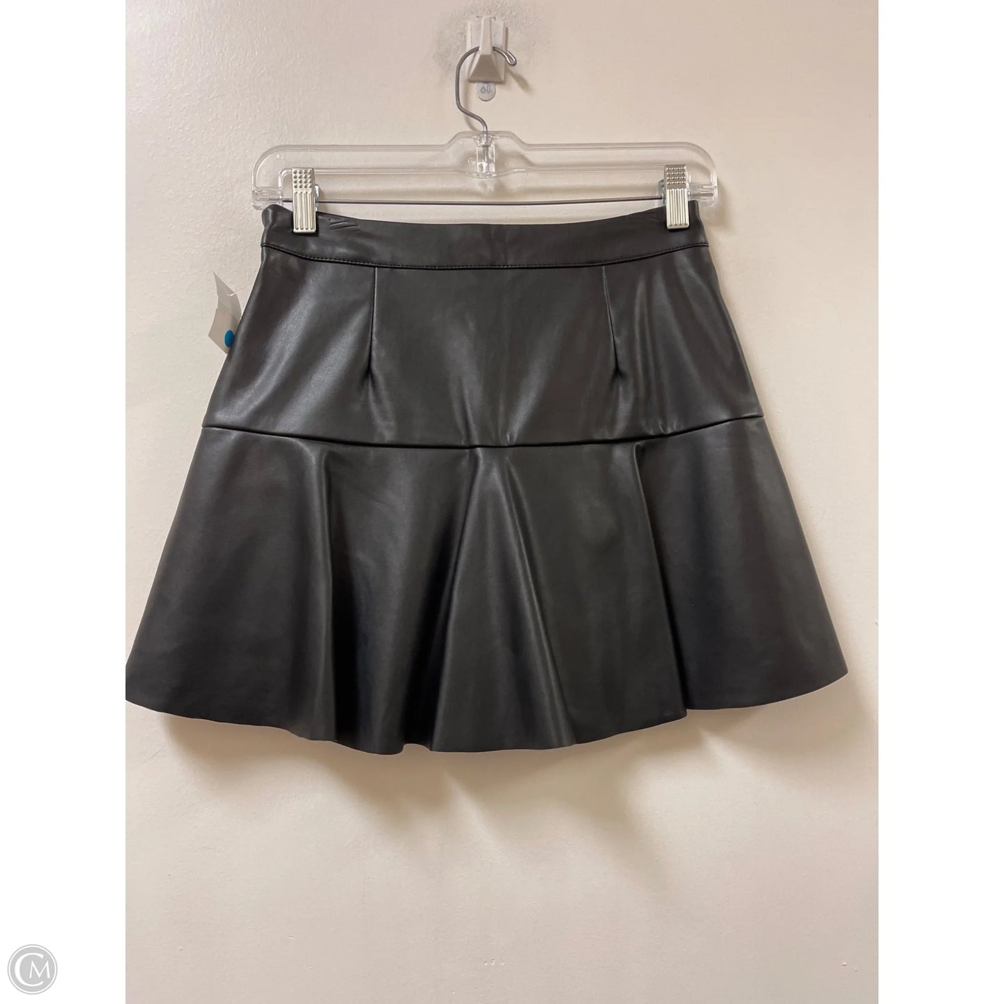 Skirt Mini & Short By Clothes Mentor In Black, Size: 4