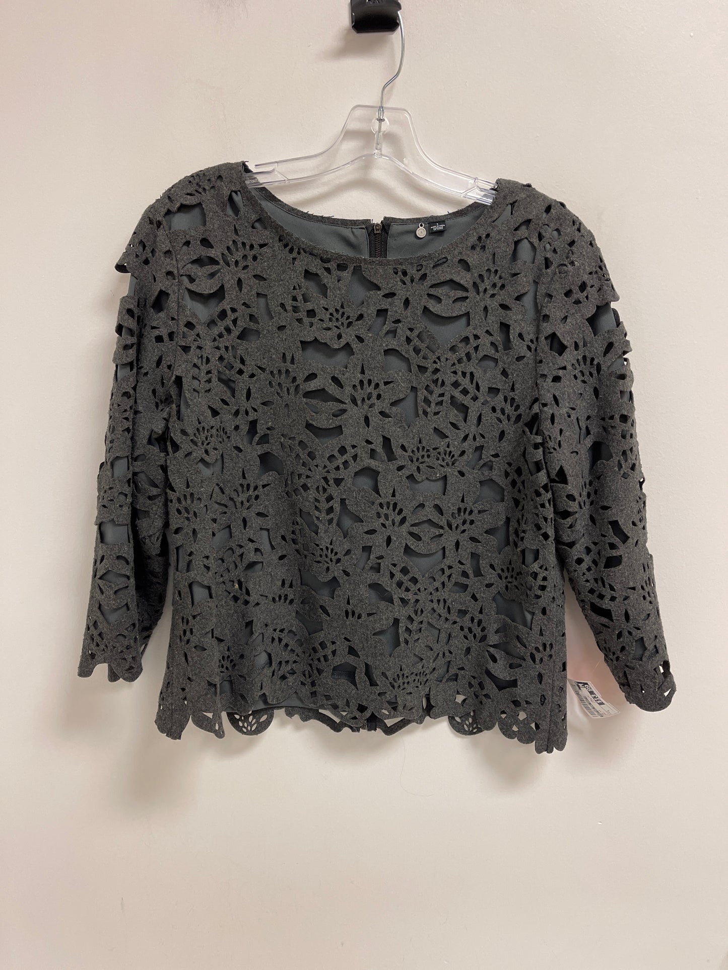 Top Long Sleeve By Knitted And Knotted In Grey, Size: S