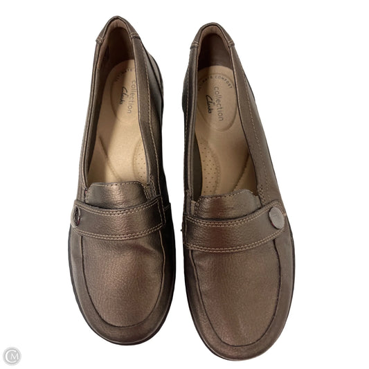 Shoes Flats By Clarks In Bronze, Size: 7