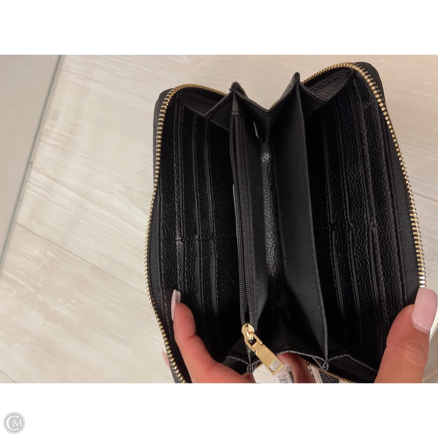Wallet By Clothes Mentor, Size: Medium
