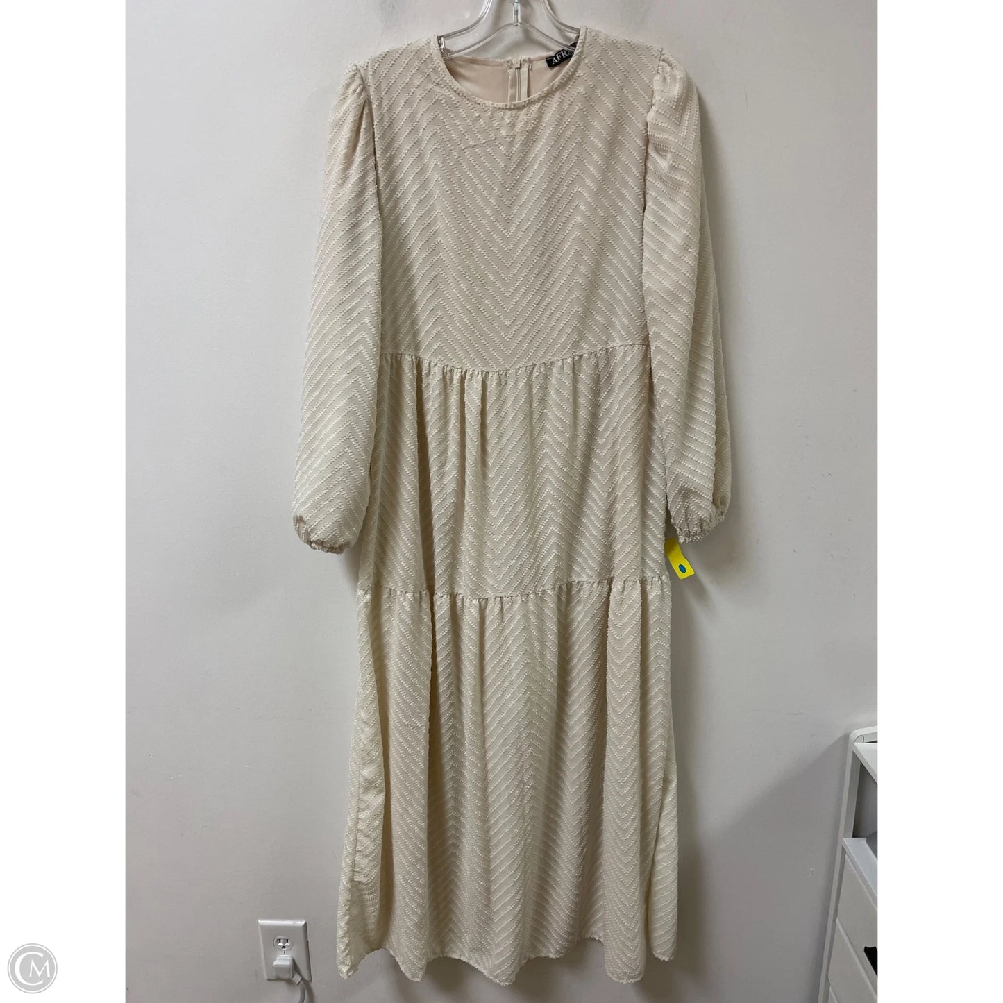 Dress Casual Maxi By Clothes Mentor In Cream, Size: M