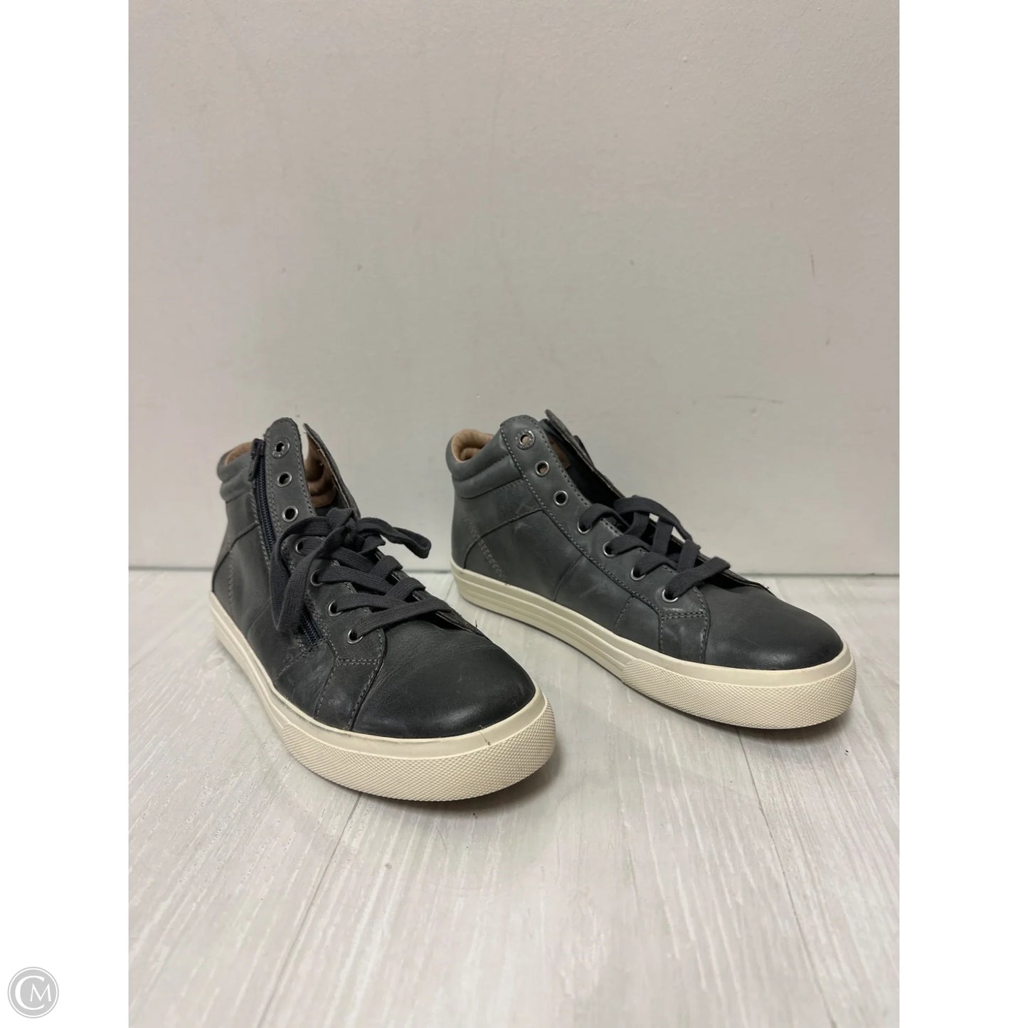 Shoes Flats By Taos In Silver, Size: 10