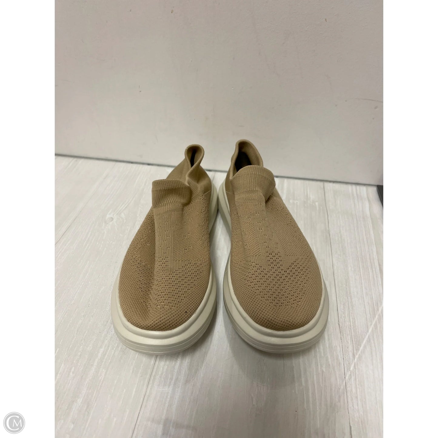 Shoes Flats By Clothes Mentor In Cream, Size: 9.5