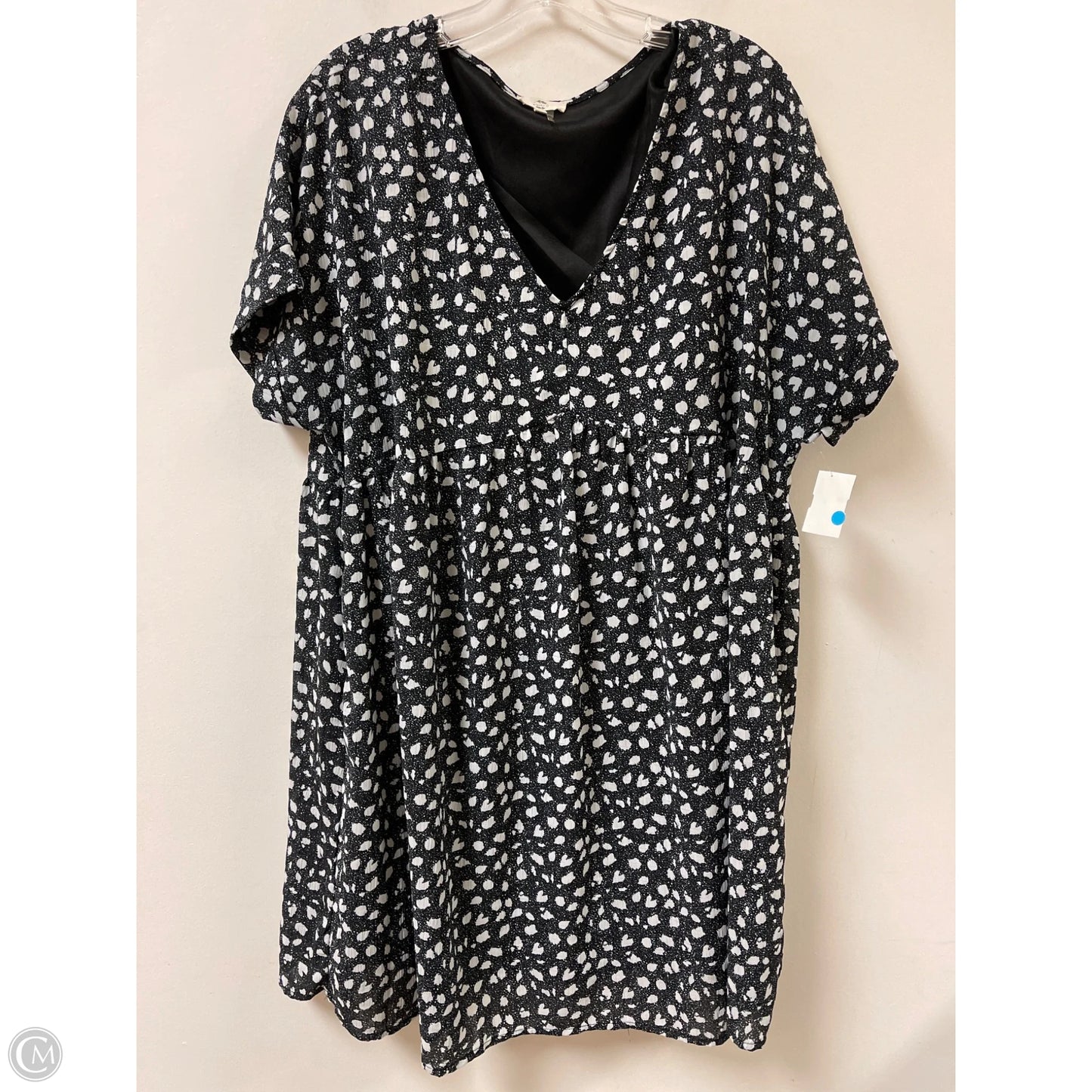 Dress Casual Short By Entro In Black & White, Size: 1x