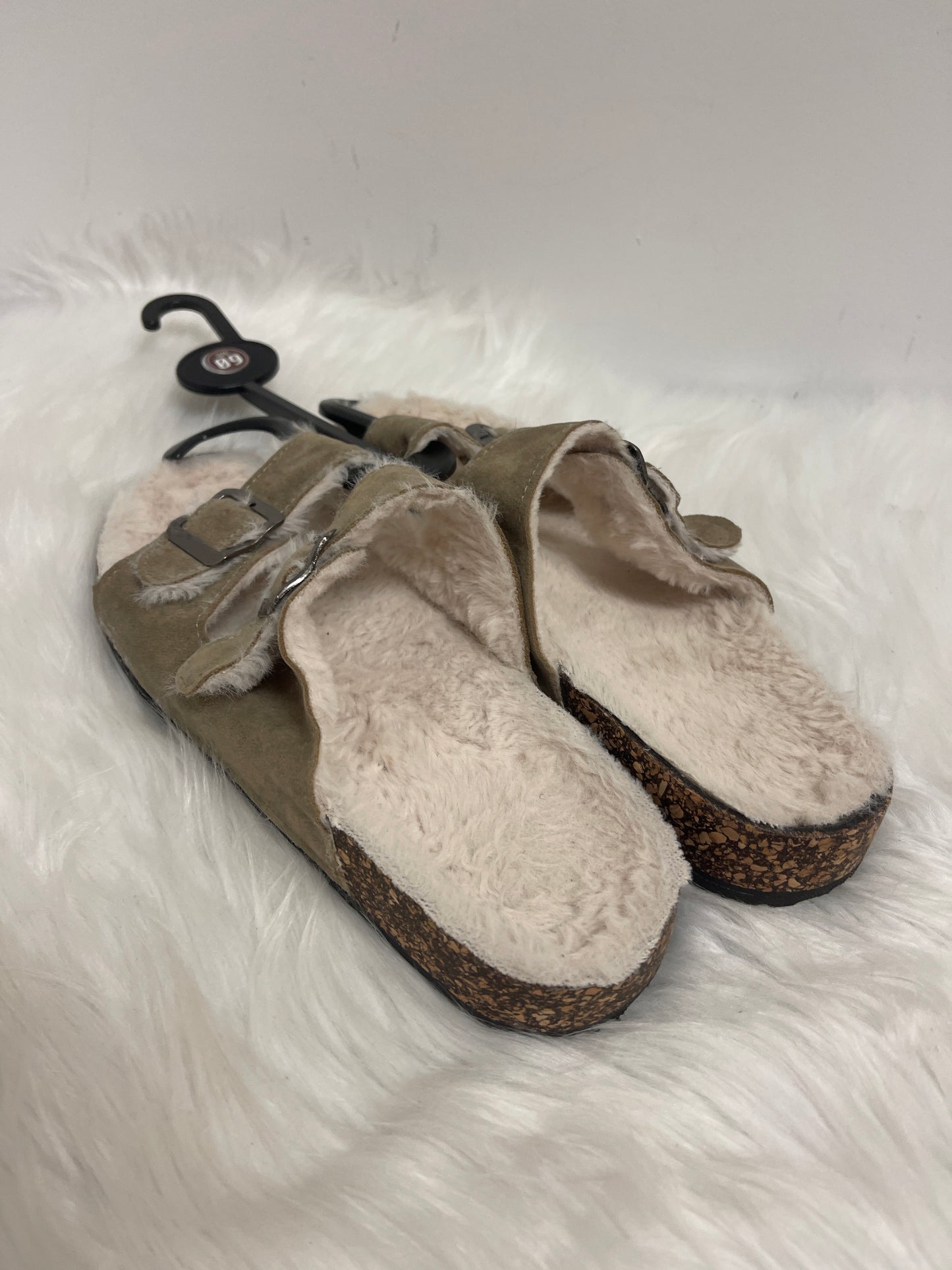 Sandals Flats By Clothes Mentor Size: 9.5
