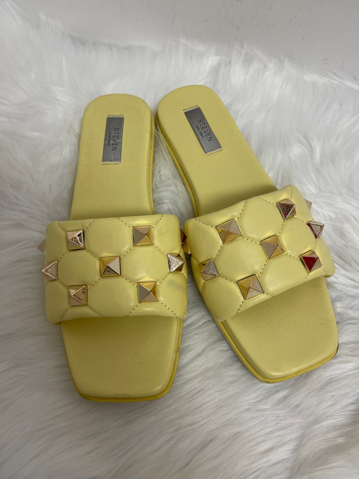 Yellow Sandals Flats Steve Madden, Size 11