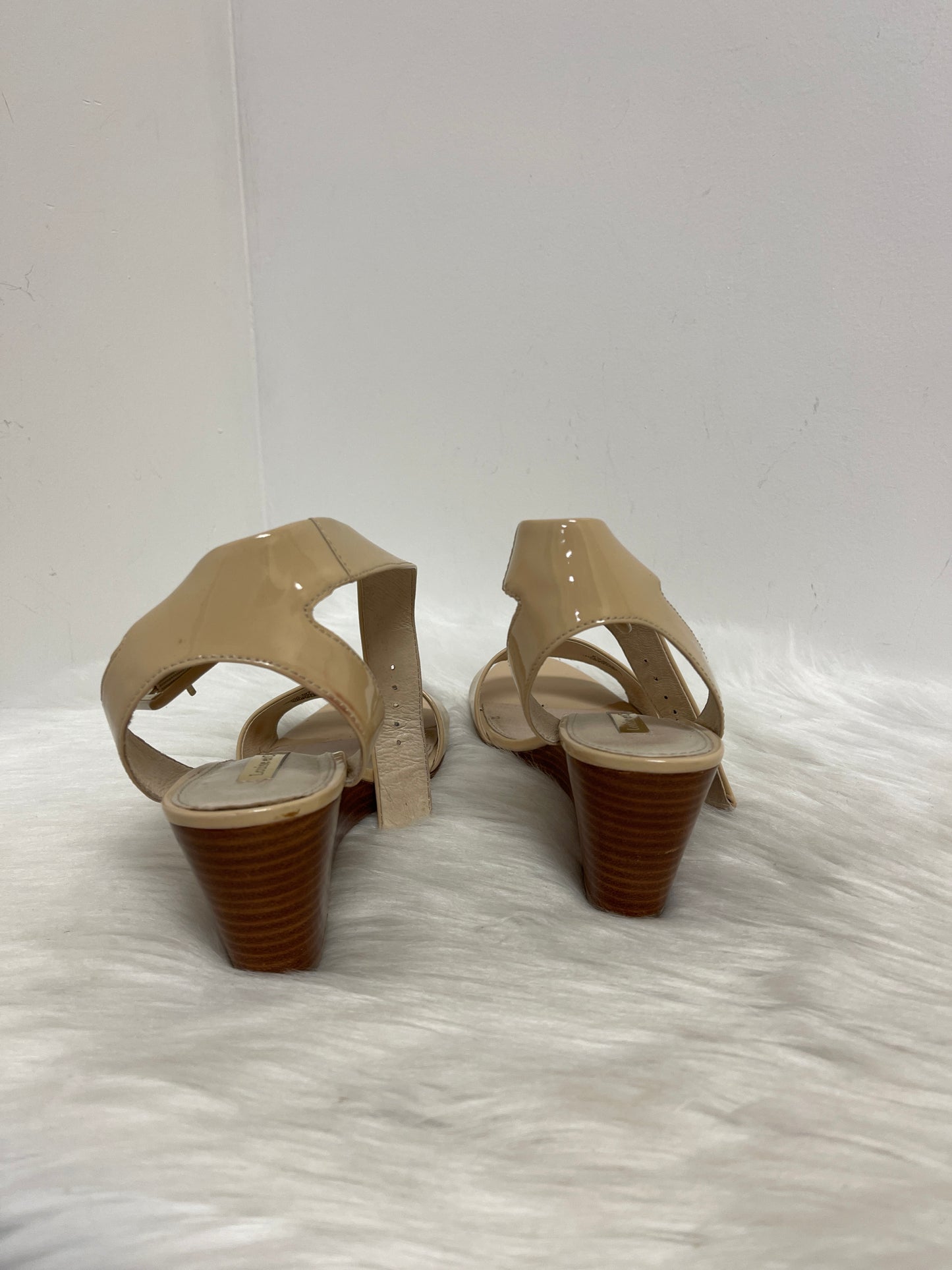 Sandals Heels Wedge By Louise Et Cie In Tan, Size: 8.5