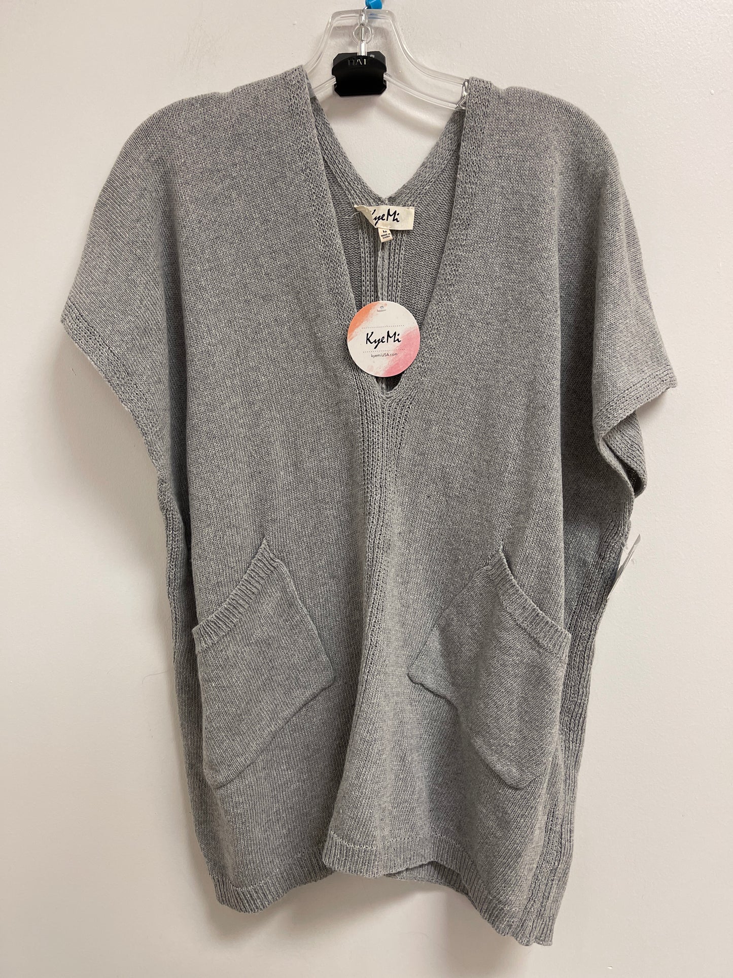 Sweater Short Sleeve By Clothes Mentor In Grey, Size: M