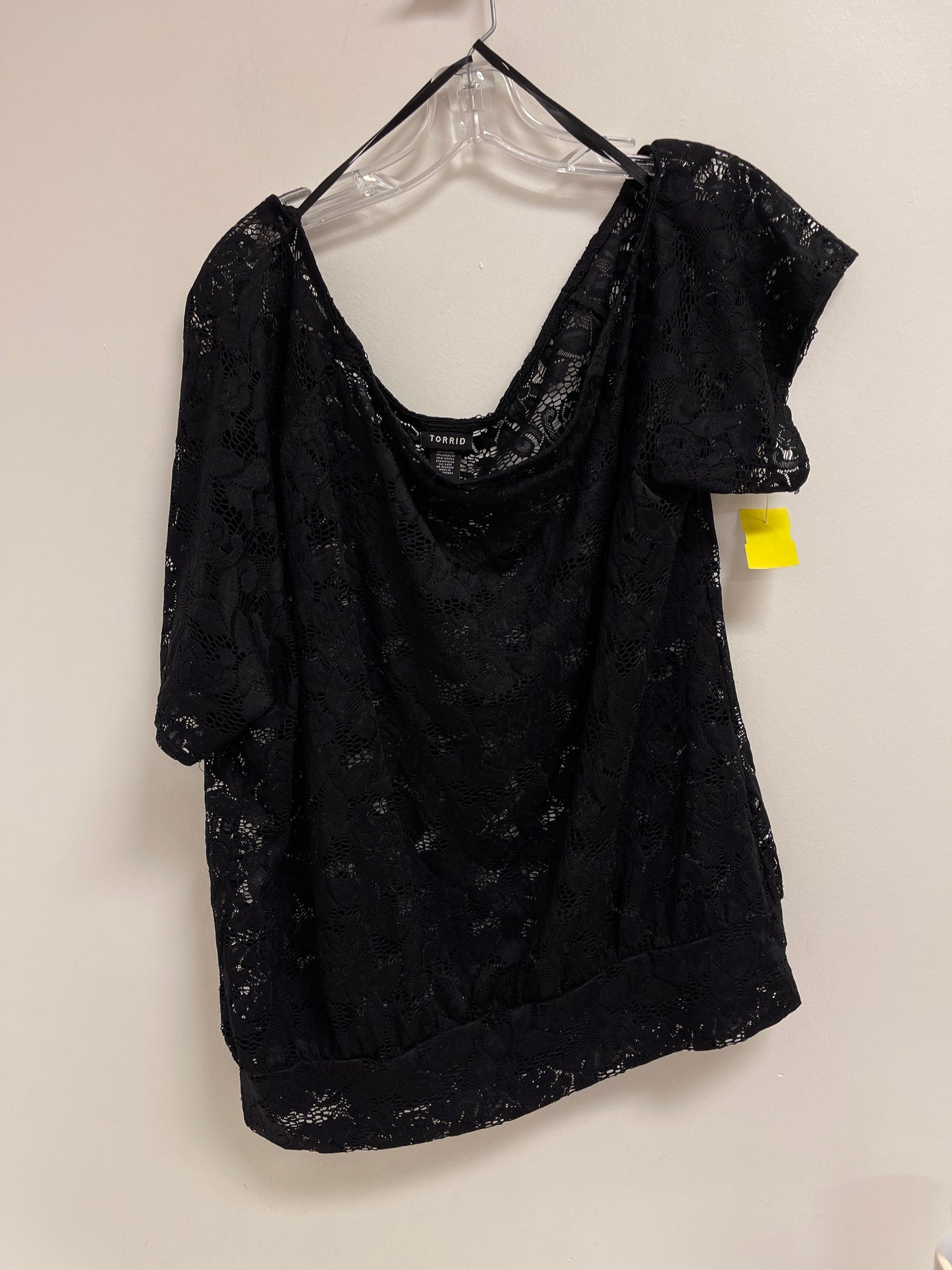 Top Short Sleeve By Torrid In Black, Size: 1x