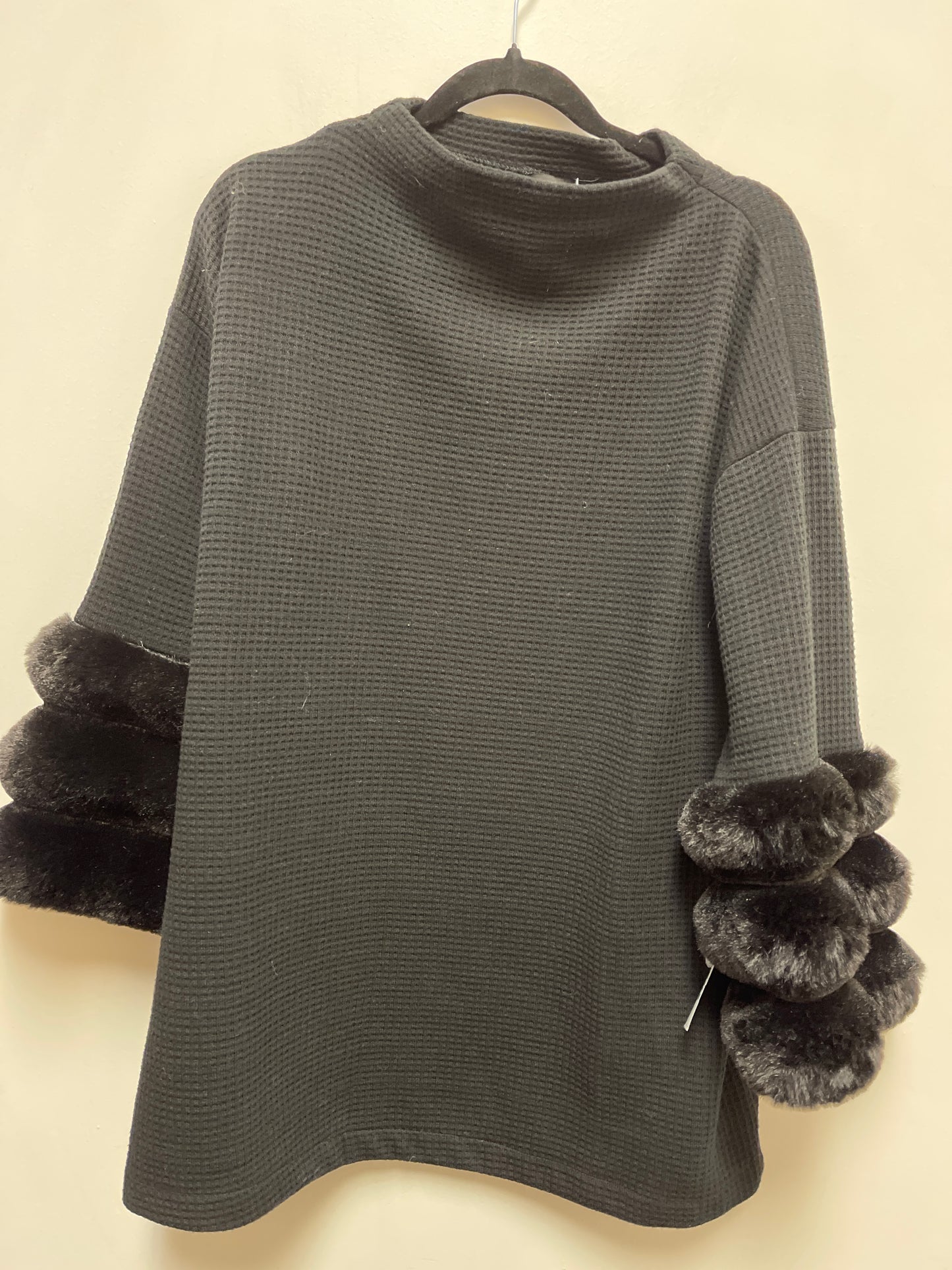 Sweater By Clothes Mentor In Black, Size: Osfm