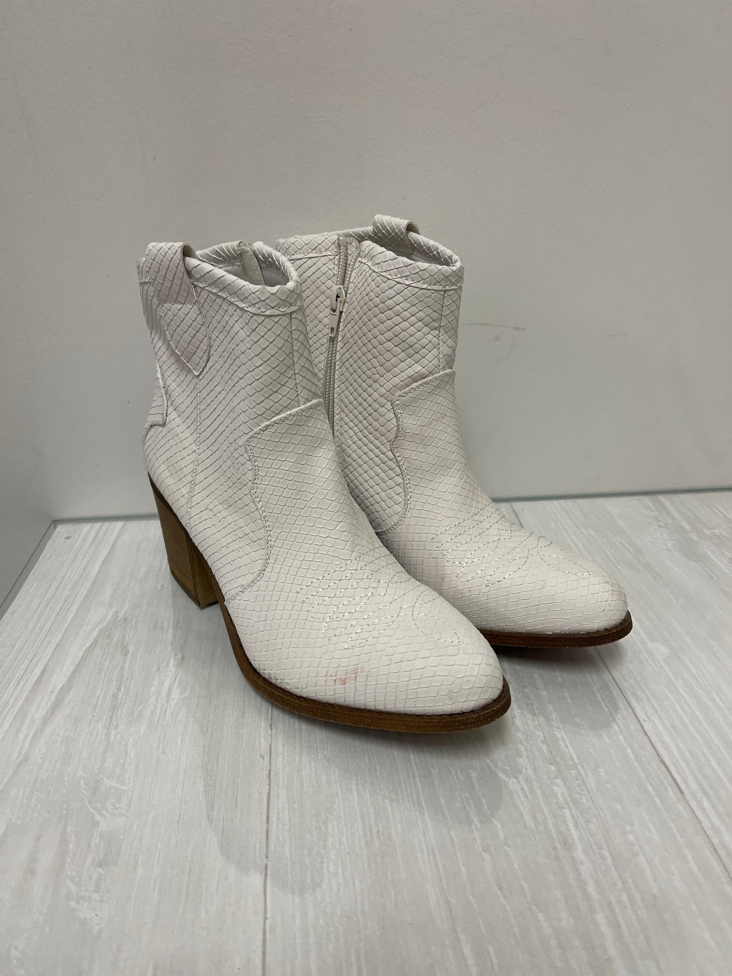 Boots Ankle Heels By Dirty Laundry In White, Size: 8.5