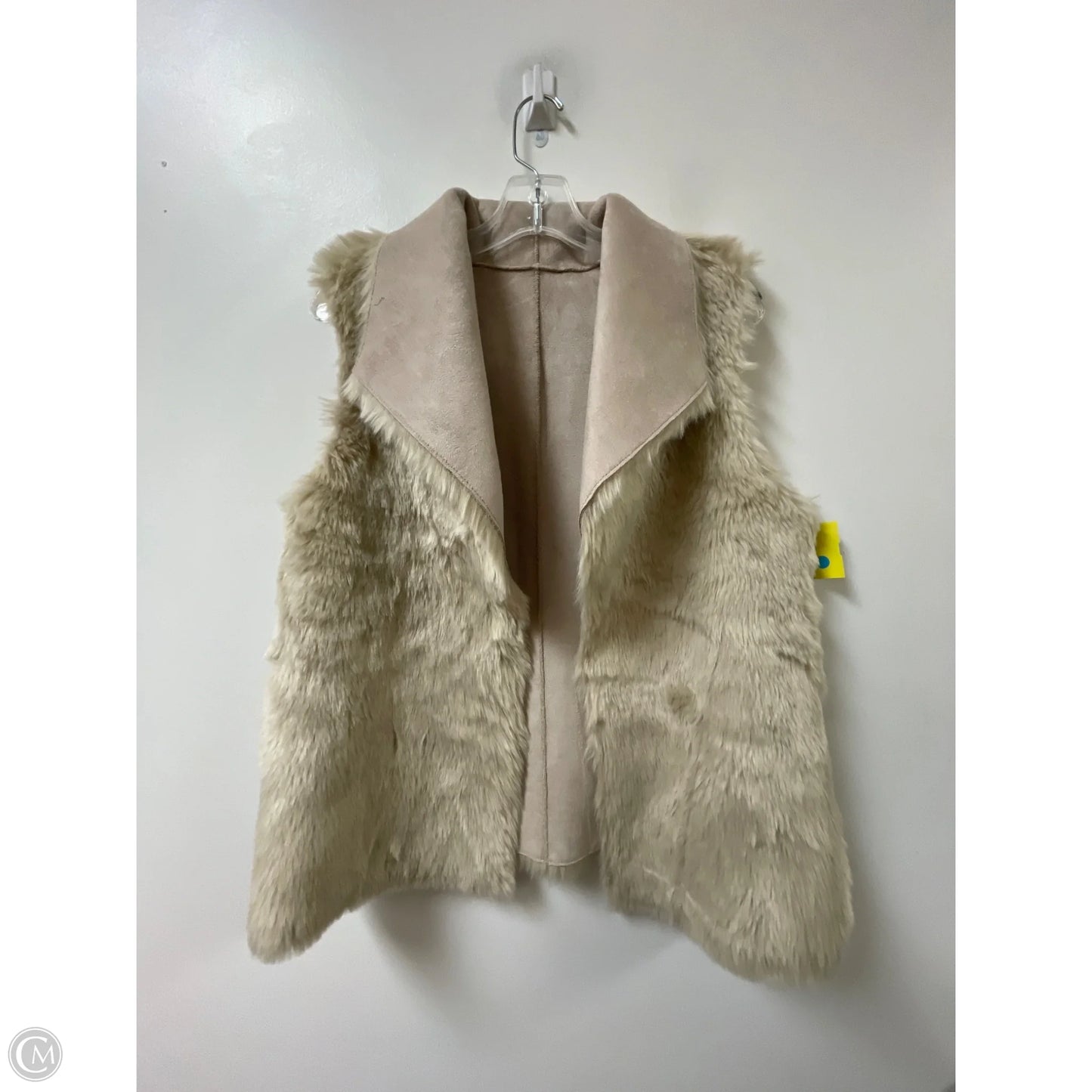 Vest Faux Fur & Sherpa By Clothes Mentor In Tan, Size: M