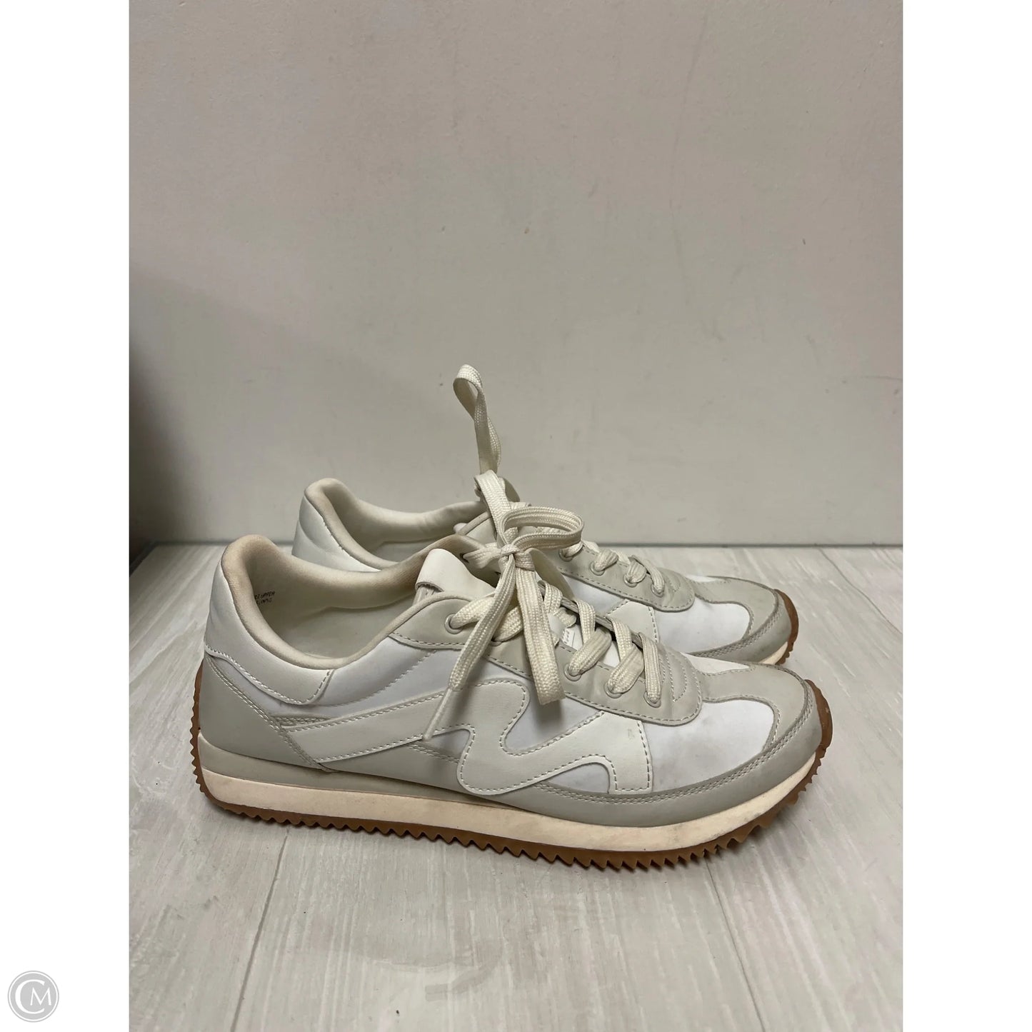 Shoes Sneakers By Clothes Mentor In White, Size: 9.5