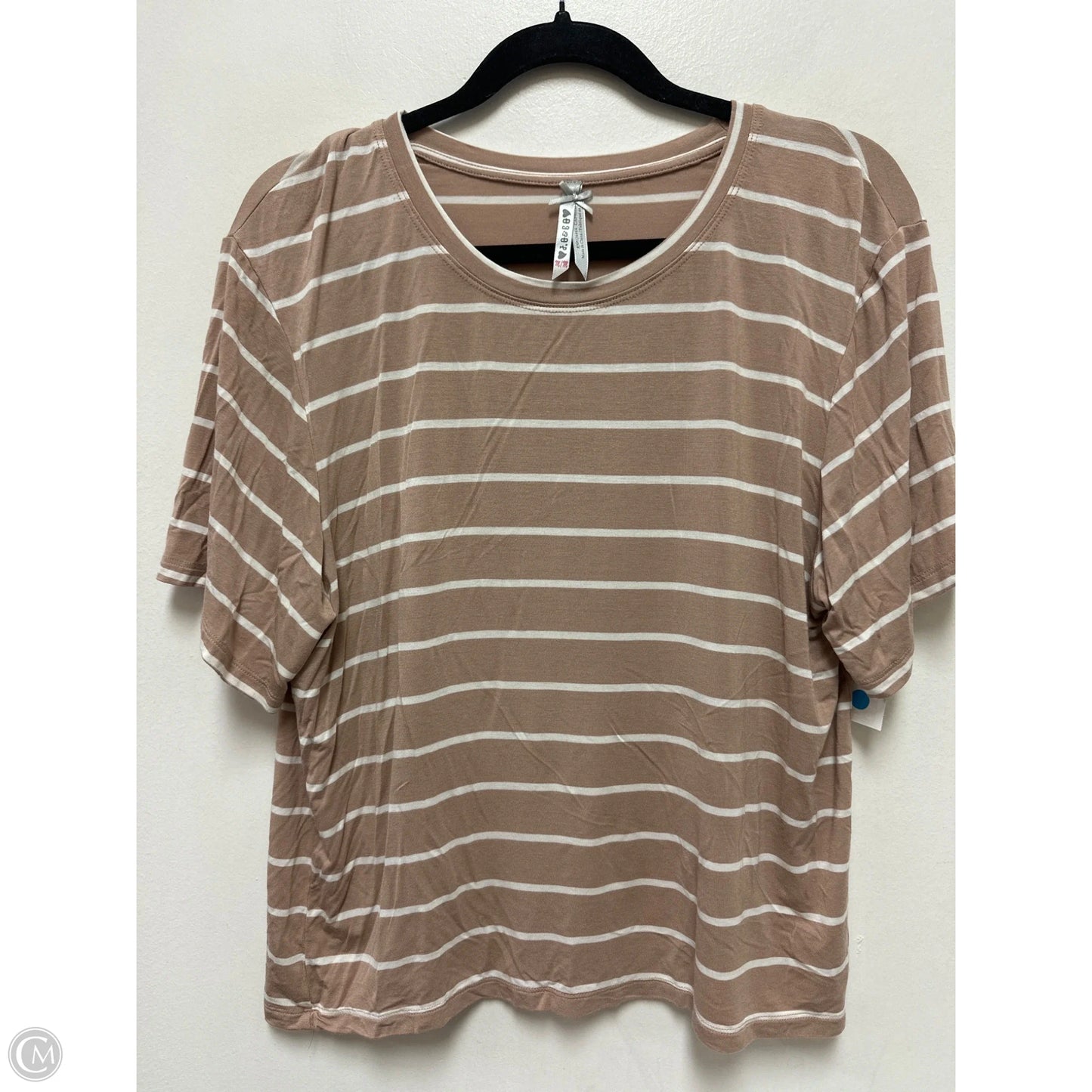 Top Short Sleeve By Clothes Mentor In Tan, Size: M