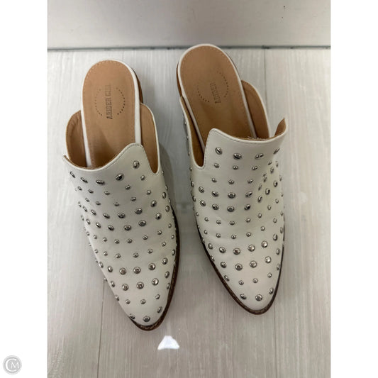 Shoes Heels Block By Clothes Mentor In White, Size: 7.5